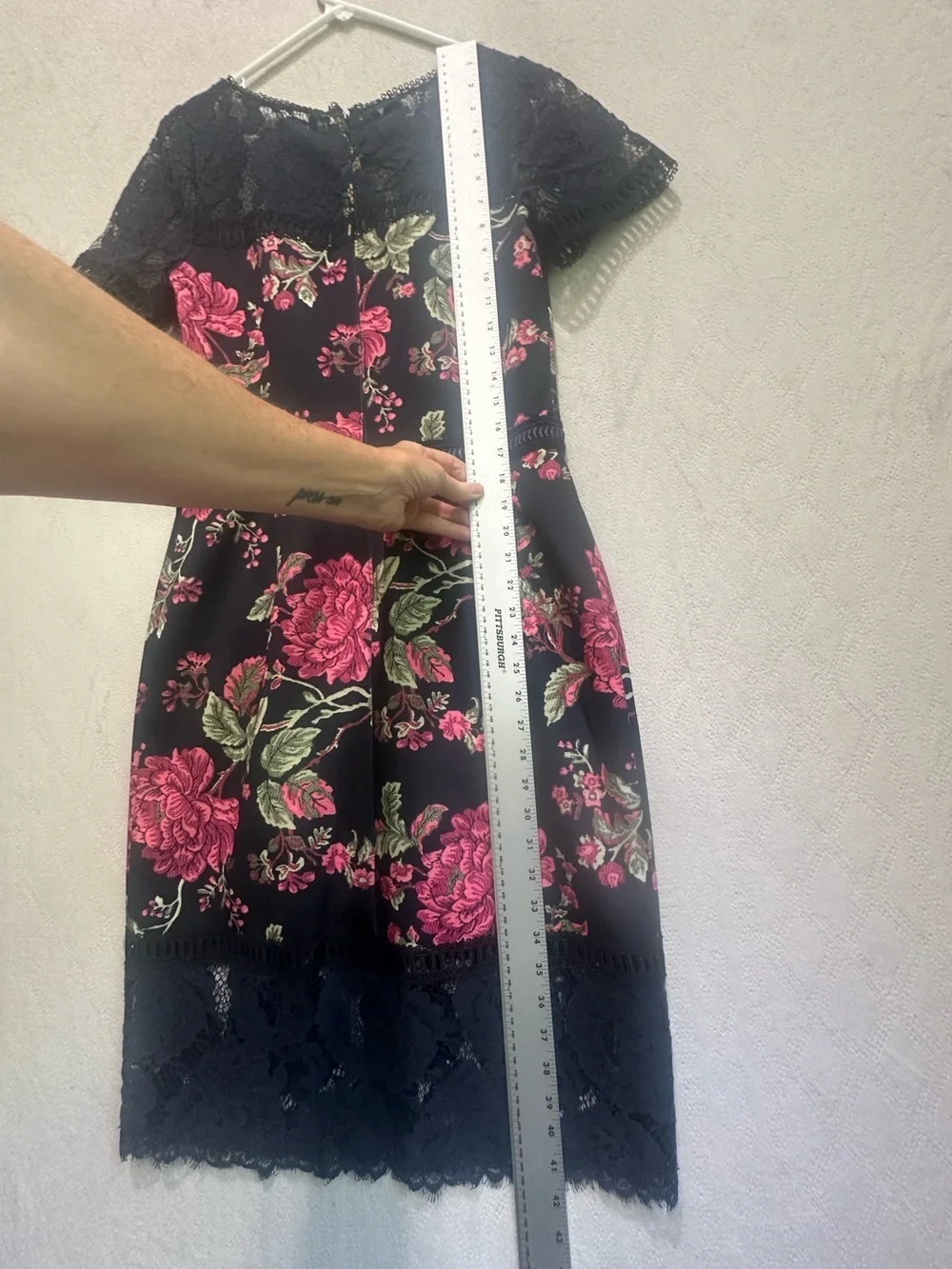 Tadashi Shoji Helena Black Floral Neoprene & Lace Sheath Dress Sz 10 - Picture 14 of 16